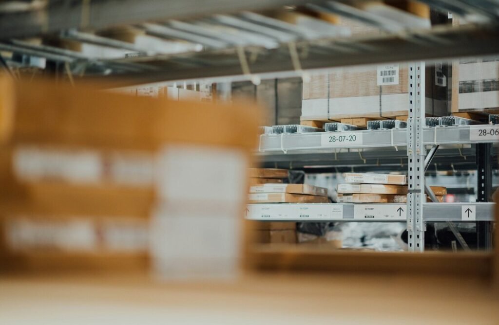 Shallow focus photo of gray steel muscle rack